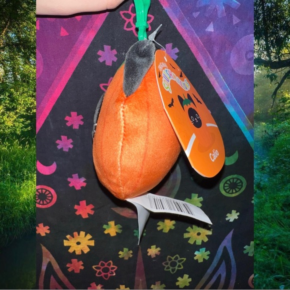 NWT 3” Calio the Black Cat Wearing Pumpkin Costume Squishmallow Clip — Halloween - Picture 2 of 3